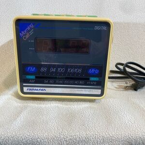 Soundesign Retro CUBE MORNING CALL Model 3634 AM/FM Electronic Clock Radio